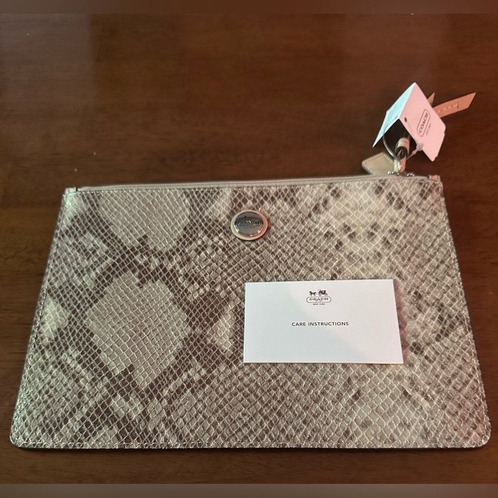 🤎Coach🤎Python leather print mini zip clutch/pouch, NWT